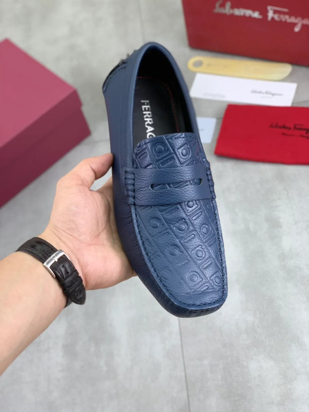 Men's shoes 💰P542 New model, high quality [Ferragamo/Ferragamo] Latest lazy slip-on shoes Original imported calfskin, imported cowhide lining + original luxury metal buckle + original combination outsole Comparison without pressure Code number: 38-45
